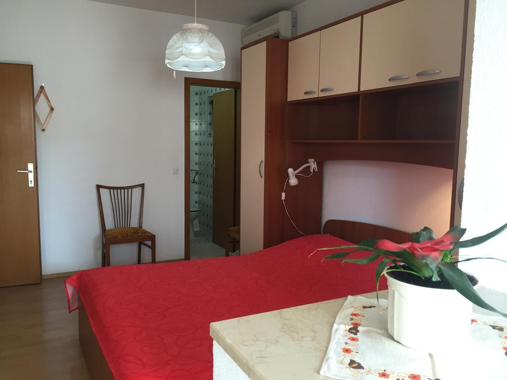 Apartments Bilic Nemira 奥米什 外观 照片
